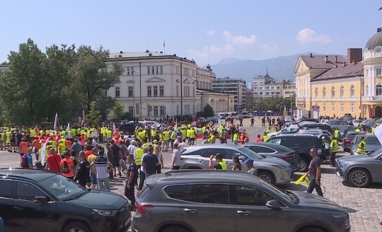 Пътният бранш спира с протестите Ще търсят диалог със служебното